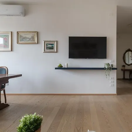 Apartment Classic And Elegant Style In Old Town Bologna