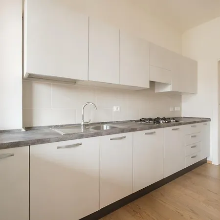 Classic And Elegant Style In Old Town Болонья