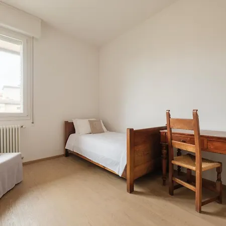 Classic And Elegant Style In Old Town * Bologna