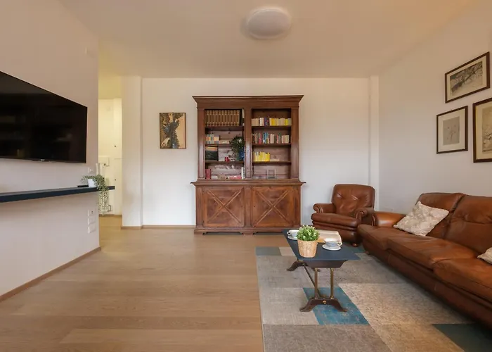 Classic And Elegant Style In Old Town * بولونيا