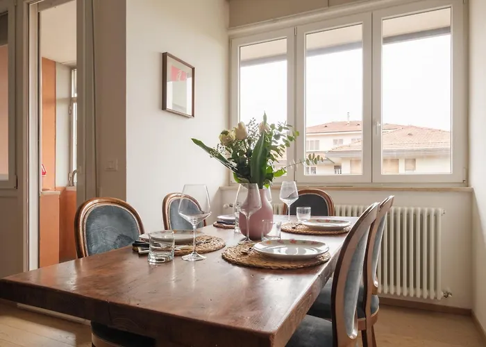 Classic And Elegant Style In Old Town Lägenhet