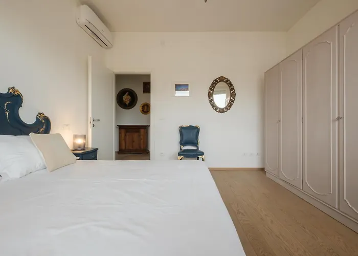 Stile Classico Ed Elegante In Centro Storico דירה