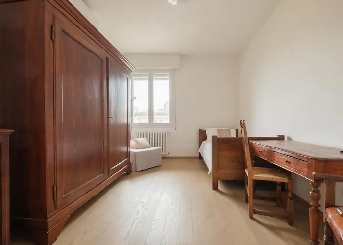 Classic And Elegant Style In Old Town *