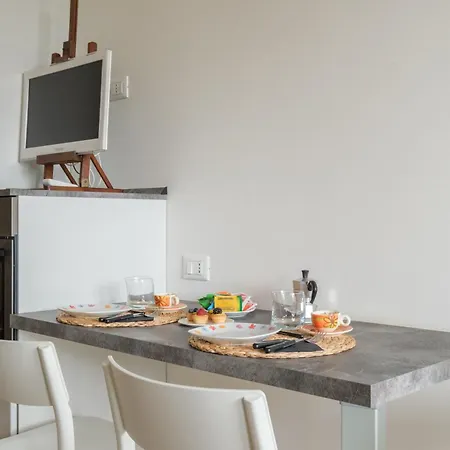 Classic And Elegant Style In Old Town Appartamento *