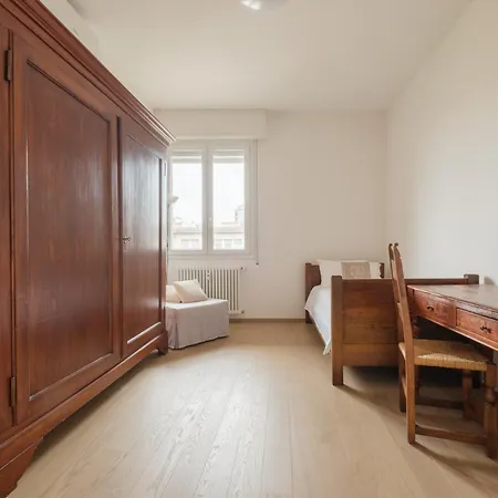 Classic And Elegant Style In Old Town *