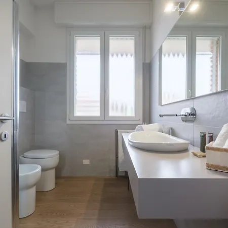 Classic And Elegant Style In Old Town Appartamento *