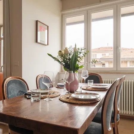 Classic And Elegant Style In Old Town Apartment